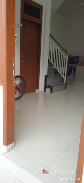Dijual Rumah Mewah Indah, Furnished Berkualitas, Tergolong Baru