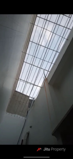 Dijual Rumah Mewah Indah, Furnished Berkualitas, Tergolong Baru