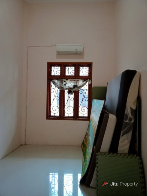 Dijual Rumah Mewah Indah, Furnished Berkualitas, Tergolong Baru