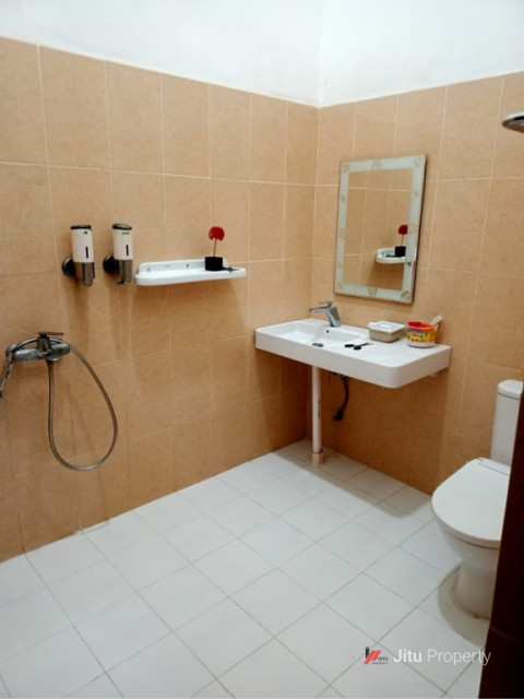 Dijual Rumah Mewah Indah, Furnished Berkualitas, Tergolong Baru