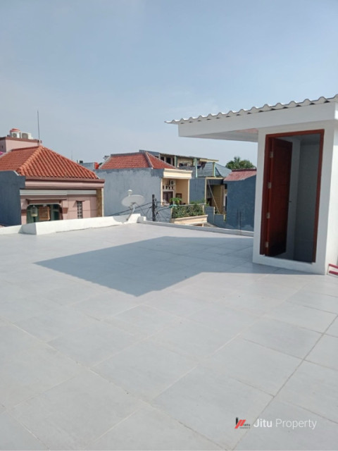 Dijual Rumah Mewah Indah, Furnished Berkualitas, Tergolong Baru