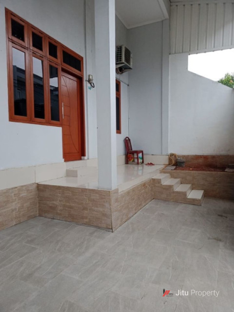 Dijual Rumah Mewah Indah, Furnished Berkualitas, Tergolong Baru