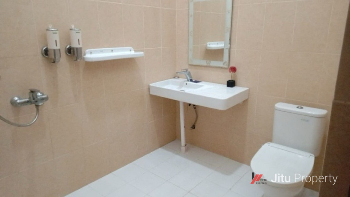 Dijual Rumah Mewah Indah, Furnished Berkualitas, Tergolong Baru