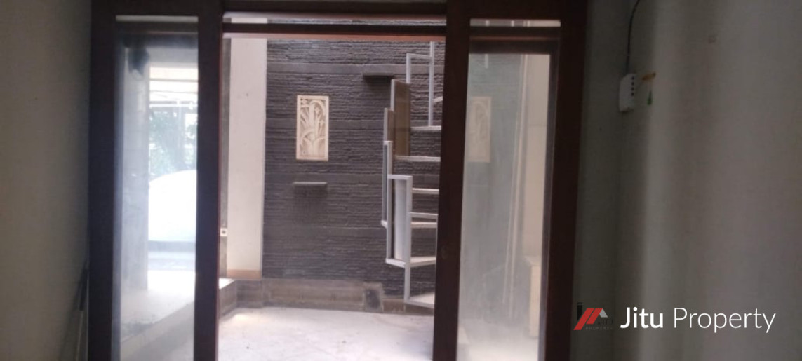 Dijual Rumah Bisa Untuk Usaha dan Tinggal di Arcamanik Bandung