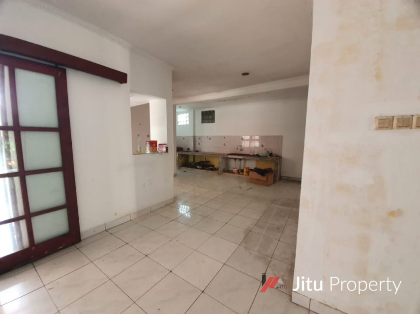 Dijual Cepat Bawah NJOP Rumah 2Lt dalam Komplek Raffles Hills Depok
