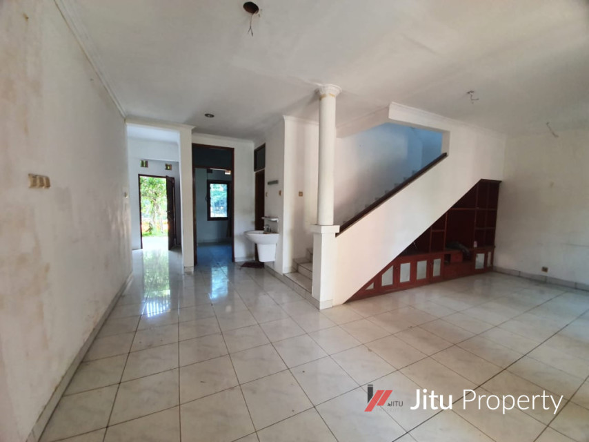 Dijual Cepat Bawah NJOP Rumah 2Lt dalam Komplek Raffles Hills Depok