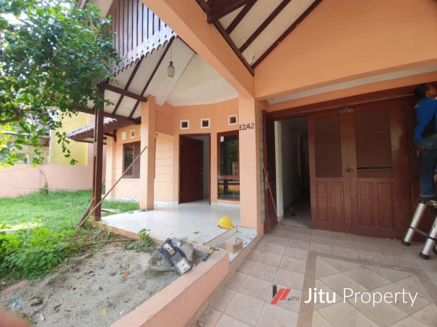 Dijual Cepat Bawah NJOP Rumah 2Lt dalam Komplek Raffles Hills Depok