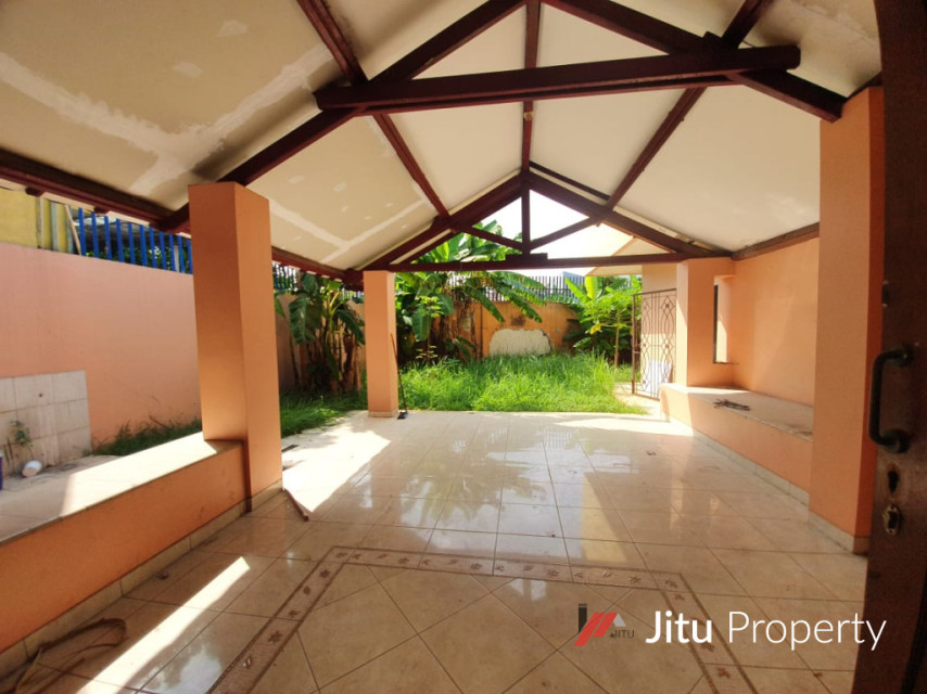 Dijual Cepat Bawah NJOP Rumah 2Lt dalam Komplek Raffles Hills Depok