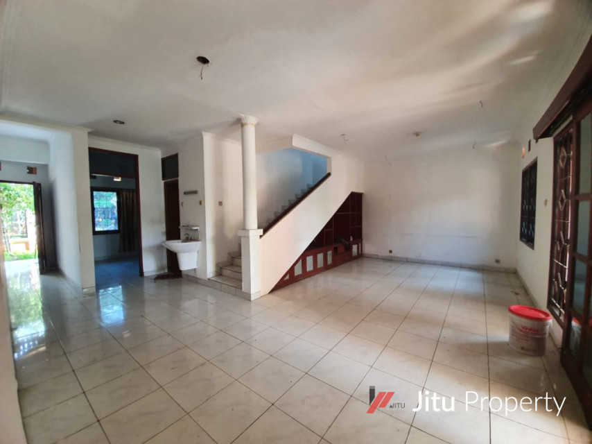 Dijual Cepat Bawah NJOP Rumah 2Lt dalam Komplek Raffles Hills Depok