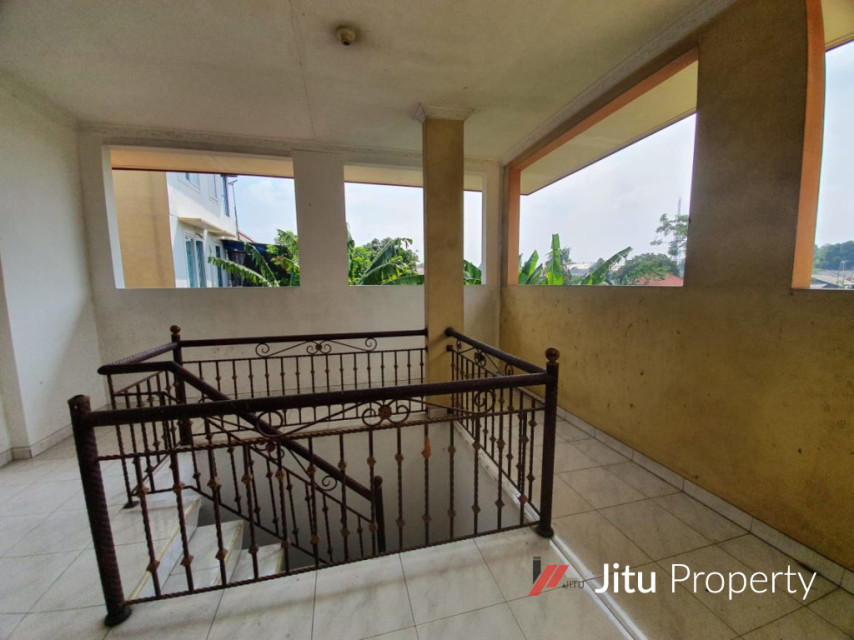 Dijual Cepat Bawah NJOP Rumah 2Lt dalam Komplek Raffles Hills Depok