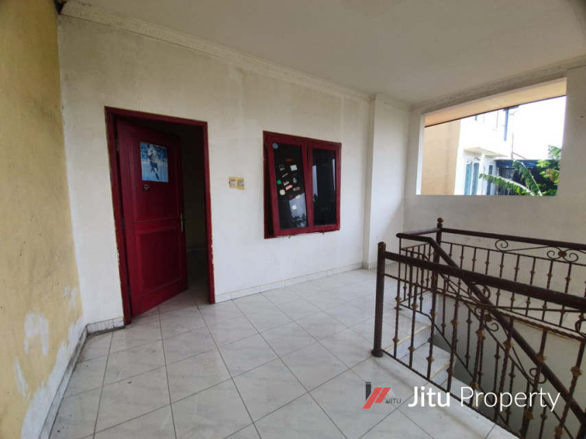 Dijual Cepat Bawah NJOP Rumah 2Lt dalam Komplek Raffles Hills Depok