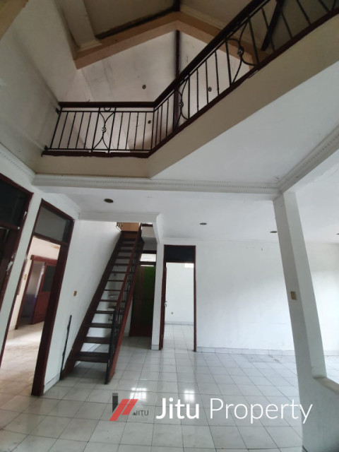 Dijual Cepat Bawah NJOP Rumah 2Lt dalam Komplek Raffles Hills Depok