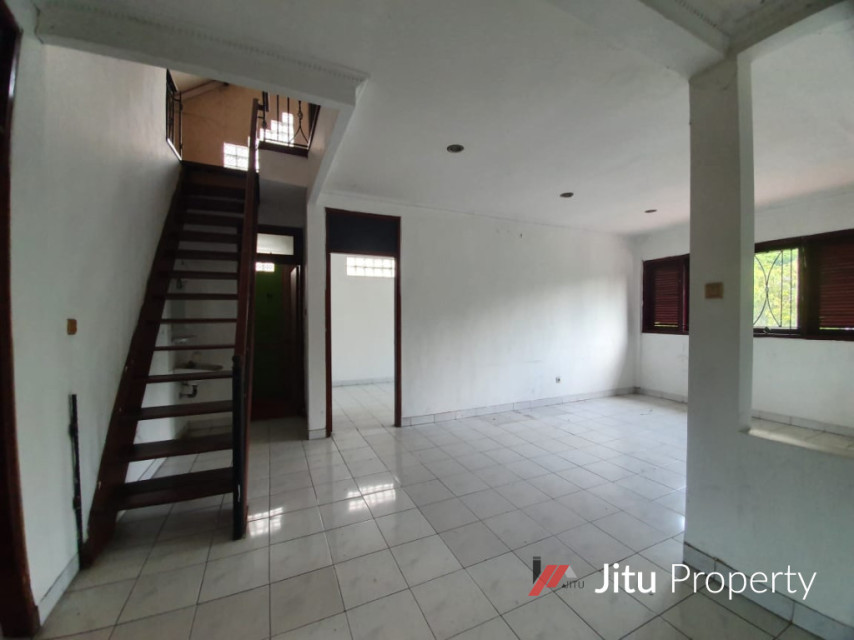 Dijual Cepat Bawah NJOP Rumah 2Lt dalam Komplek Raffles Hills Depok