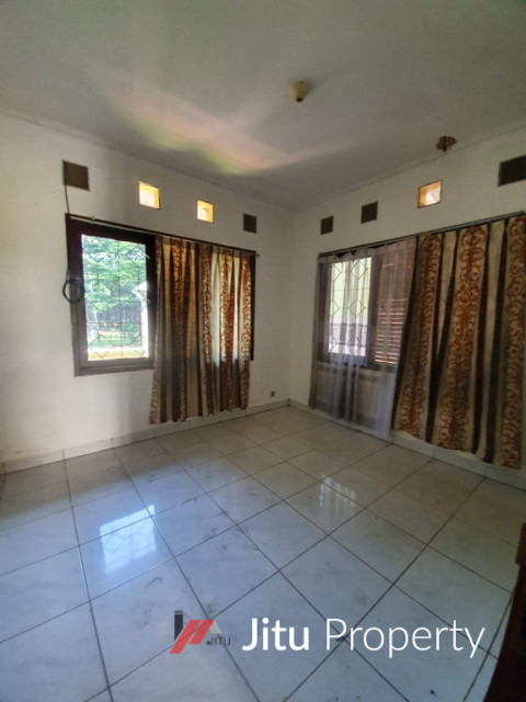 Dijual Cepat Bawah NJOP Rumah 2Lt dalam Komplek Raffles Hills Depok