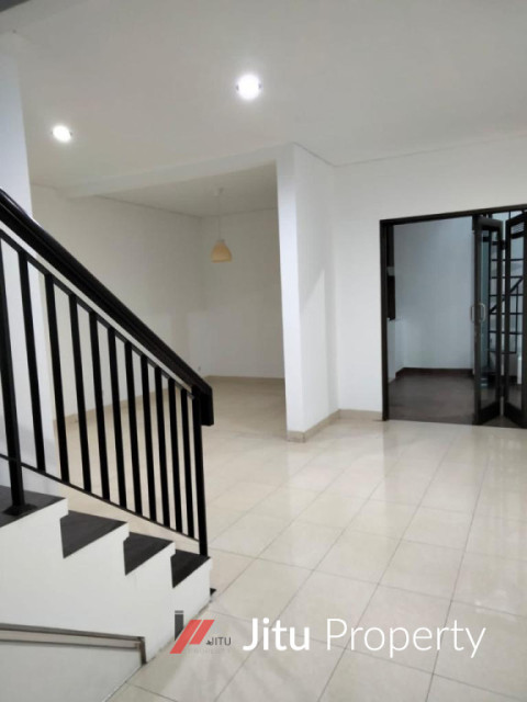 Dijual Cepat Rumah 2Lt Dalam Komplek Perumahan Raffles Hills Depok