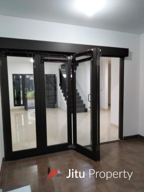 Dijual Cepat Rumah 2Lt Dalam Komplek Perumahan Raffles Hills Depok