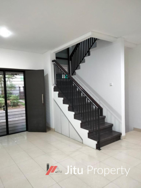 Dijual Cepat Rumah 2Lt Dalam Komplek Perumahan Raffles Hills Depok
