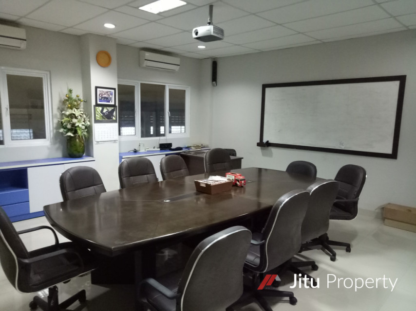 Murah Dijual Gedung Showroom Mobil dan Bengkel di Pancoran Mas Depok