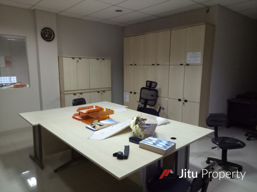 Murah Dijual Gedung Showroom Mobil dan Bengkel di Pancoran Mas Depok