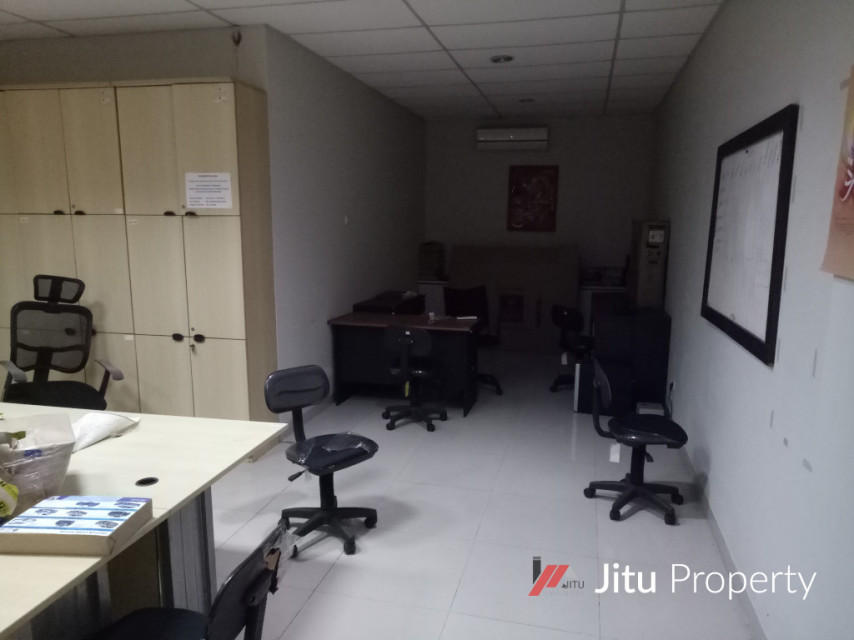 Murah Dijual Gedung Showroom Mobil dan Bengkel di Pancoran Mas Depok