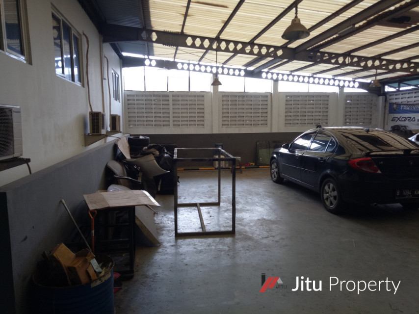 Murah Dijual Gedung Showroom Mobil dan Bengkel di Pancoran Mas Depok