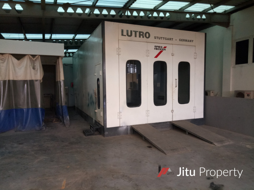 Murah Dijual Gedung Showroom Mobil dan Bengkel di Pancoran Mas Depok