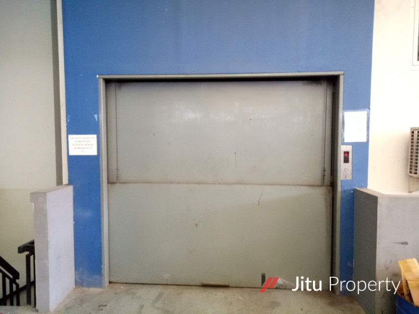 Murah Dijual Gedung Showroom Mobil dan Bengkel di Pancoran Mas Depok