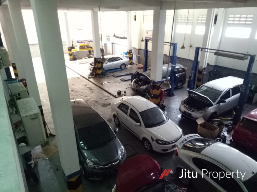 Murah Dijual Gedung Showroom Mobil dan Bengkel di Pancoran Mas Depok