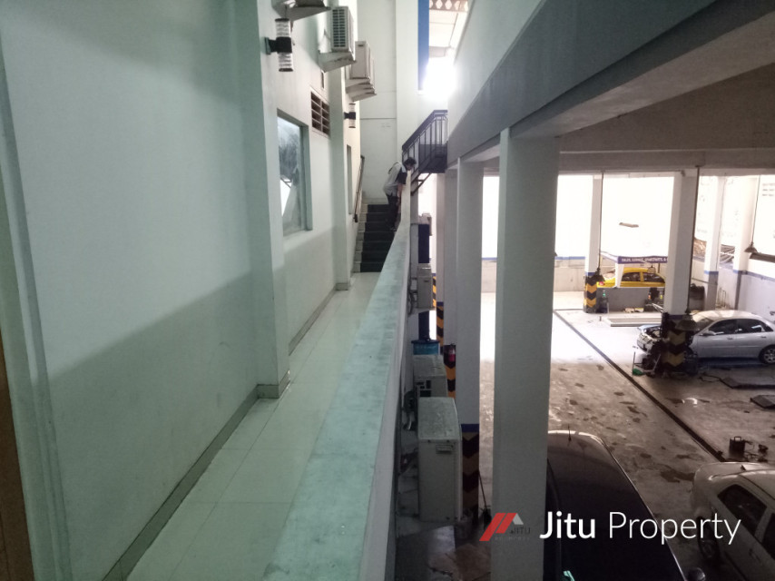 Murah Dijual Gedung Showroom Mobil dan Bengkel di Pancoran Mas Depok