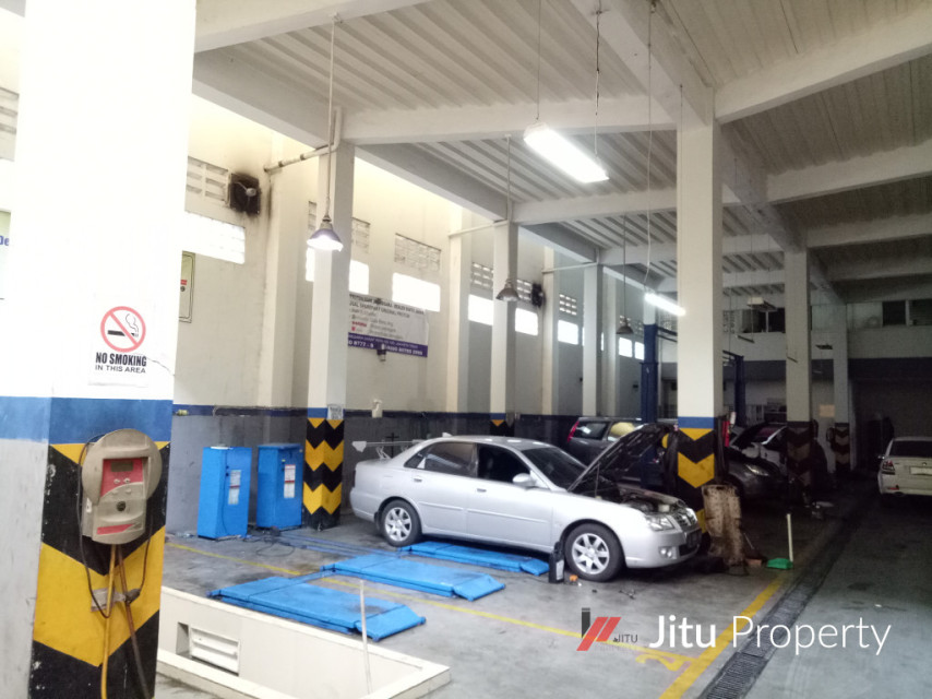Murah Dijual Gedung Showroom Mobil dan Bengkel di Pancoran Mas Depok