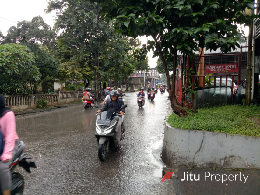 Murah Dijual Gedung Showroom Mobil dan Bengkel di Pancoran Mas Depok