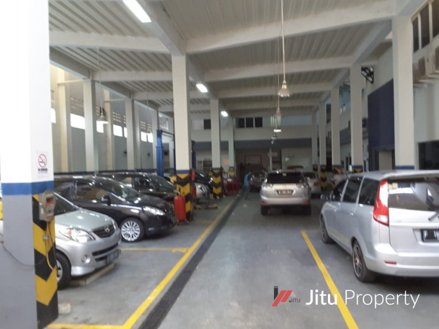 Murah Dijual Gedung Showroom Mobil dan Bengkel di Pancoran Mas Depok