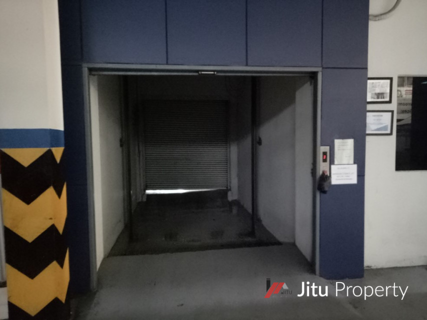 Murah Dijual Gedung Showroom Mobil dan Bengkel di Pancoran Mas Depok