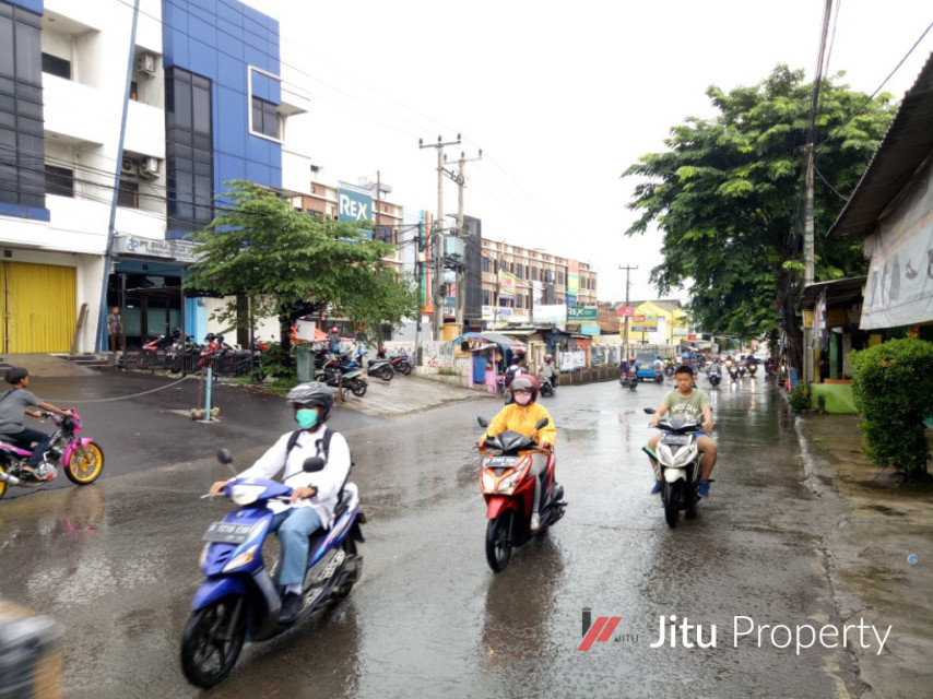 Murah Dijual Gedung Showroom Mobil dan Bengkel di Pancoran Mas Depok