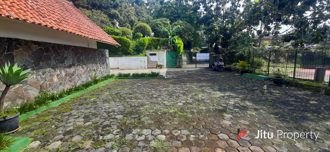 Dijual Rumah Megah Gaya Eropa Di Kawasan Dago Kota Bandung