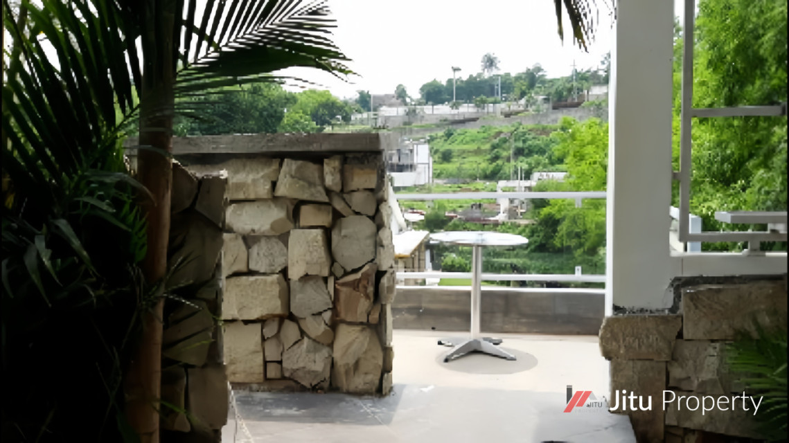 Dijual Rumah 2 Lantai Lokasi Strategis di Dieng Tengah Kota Malang