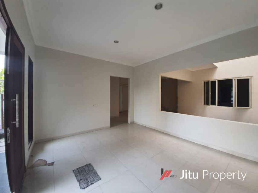 Disewakan Rumah Modern Kontemporer Dian Istana Surabaya.