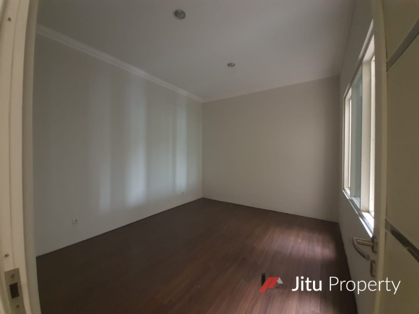 Disewakan Rumah Modern Kontemporer Dian Istana Surabaya.