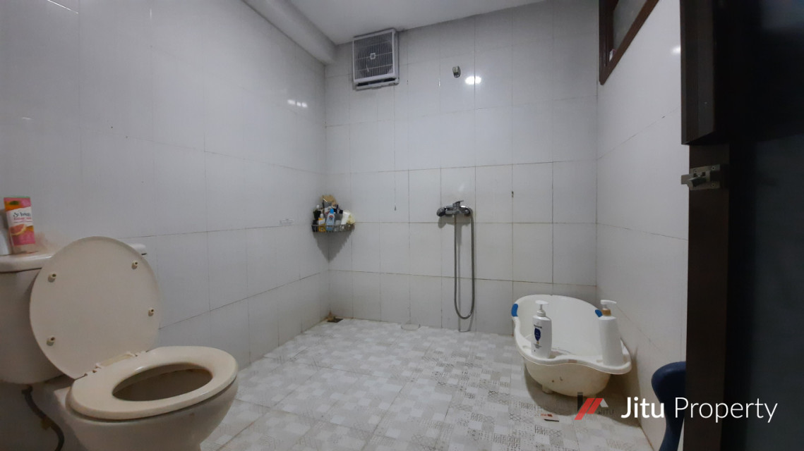 Dijual Rumah Tipe Besar 2 Lantai Di Tengah Kota Pekalongan