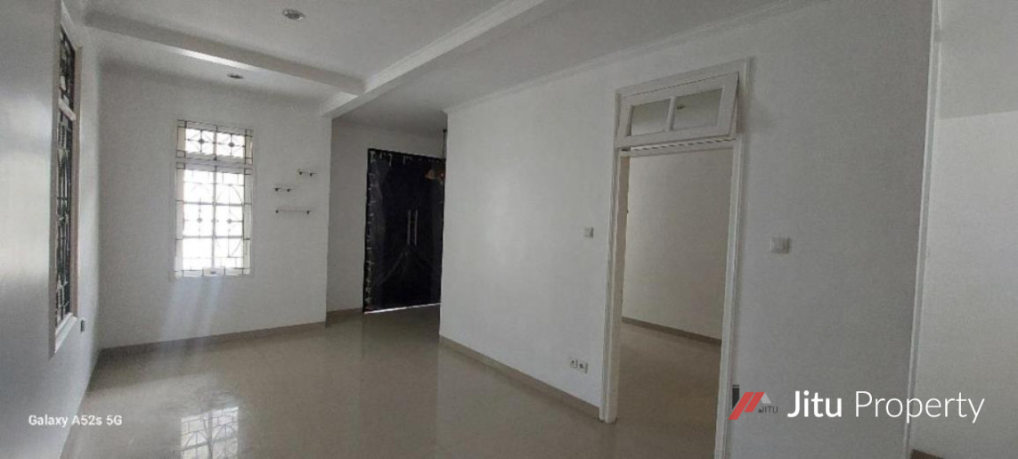 Dijual Cepat Rumah Cozy Renov Siap Huni Kota Wisata Cibubur