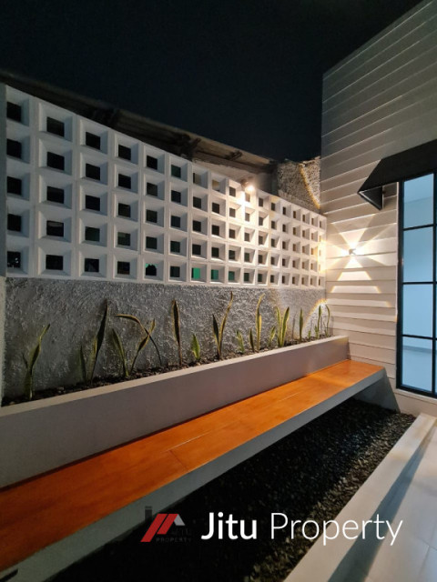 For sale rumah siap huni modern colonial lokasi strategis