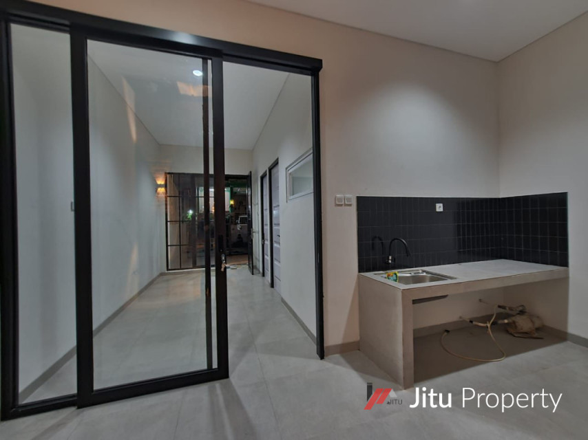 For sale rumah siap huni modern colonial lokasi strategis