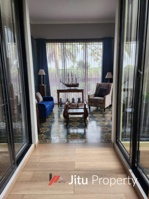 Rumah Minimalis Unique+kolam Renang Boulevard Raffles Hills Cibubur