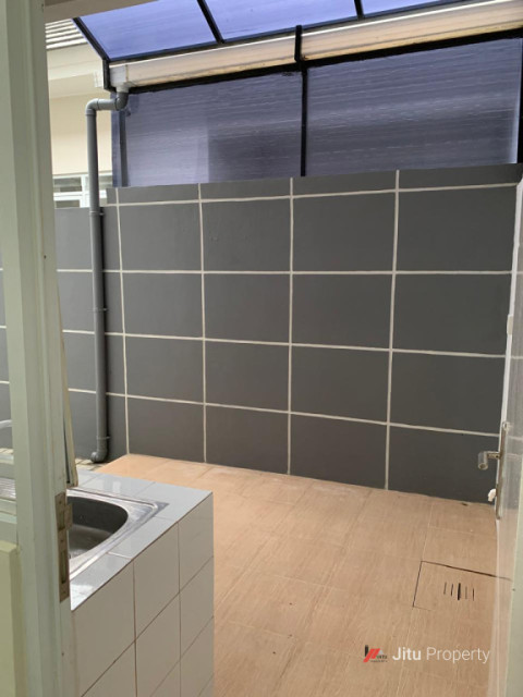 Rumah Di KONTRAKAN utk kel muda dan strategis hrg bagus