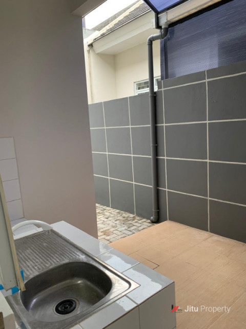 Rumah Di KONTRAKAN utk kel muda dan strategis hrg bagus