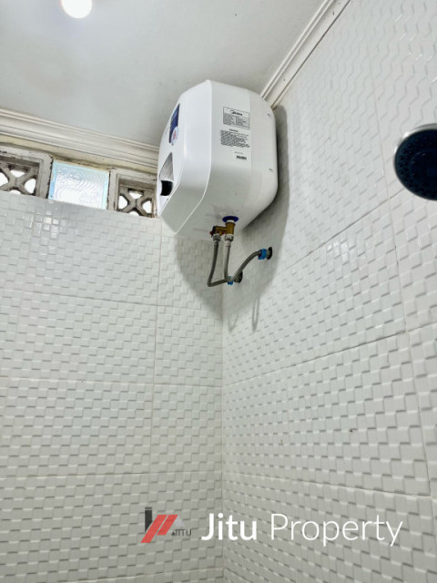 Dijual kost 40 kamar + 3 kios daerah Depok baru Renovasi 