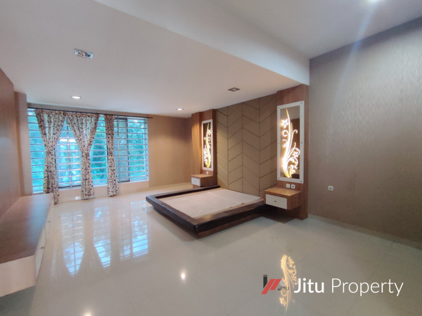 Dijual Villa siap huni di komplek River View ( Polonia ) Medan