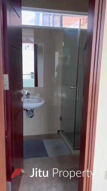 Dijual Cepat Rumah 2 Lantai di Permata Hijau Jakarta Selatan