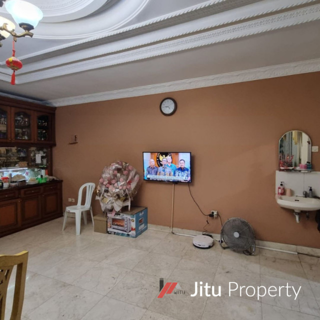 Rumah Hoek 3 Lantai di Villa Gading Indah, Kelapa Gading