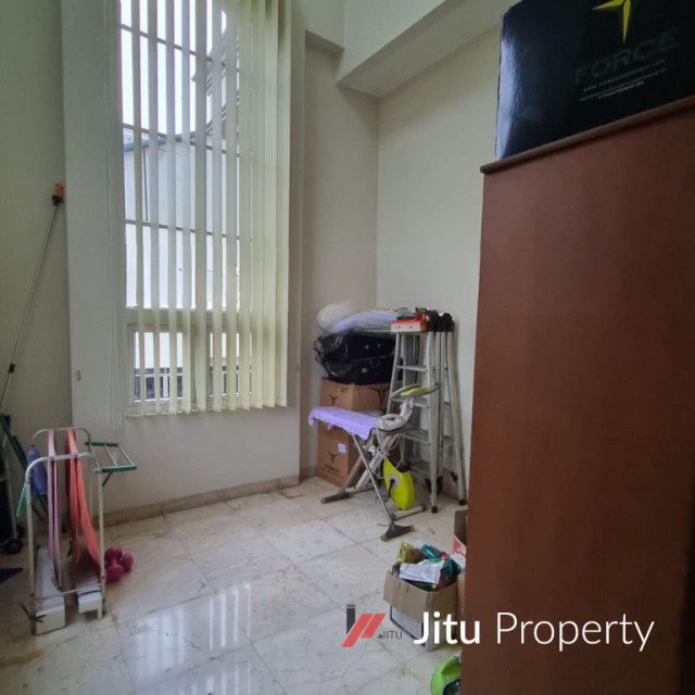 Rumah Hoek 3 Lantai di Villa Gading Indah, Kelapa Gading